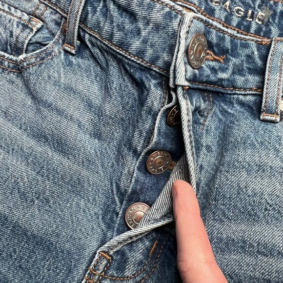 American Eagle Straight Leg Jeans Button Fly Medium Wash Size 6 - Picture 4 of 9